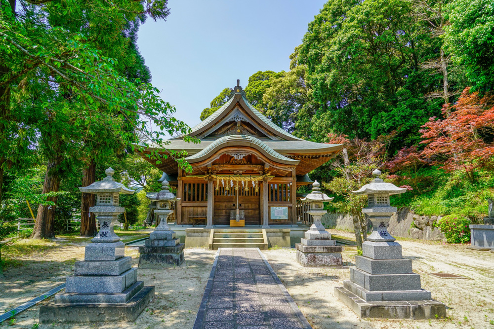 県道筑紫野古賀線沿いにある神社「若宮八幡宮」